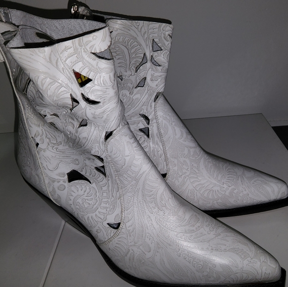 Givenchy - Picture 2 of 6